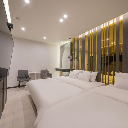 Brown Dot Hotel Sinan Gwangju Metropolitan City Exteriör bild