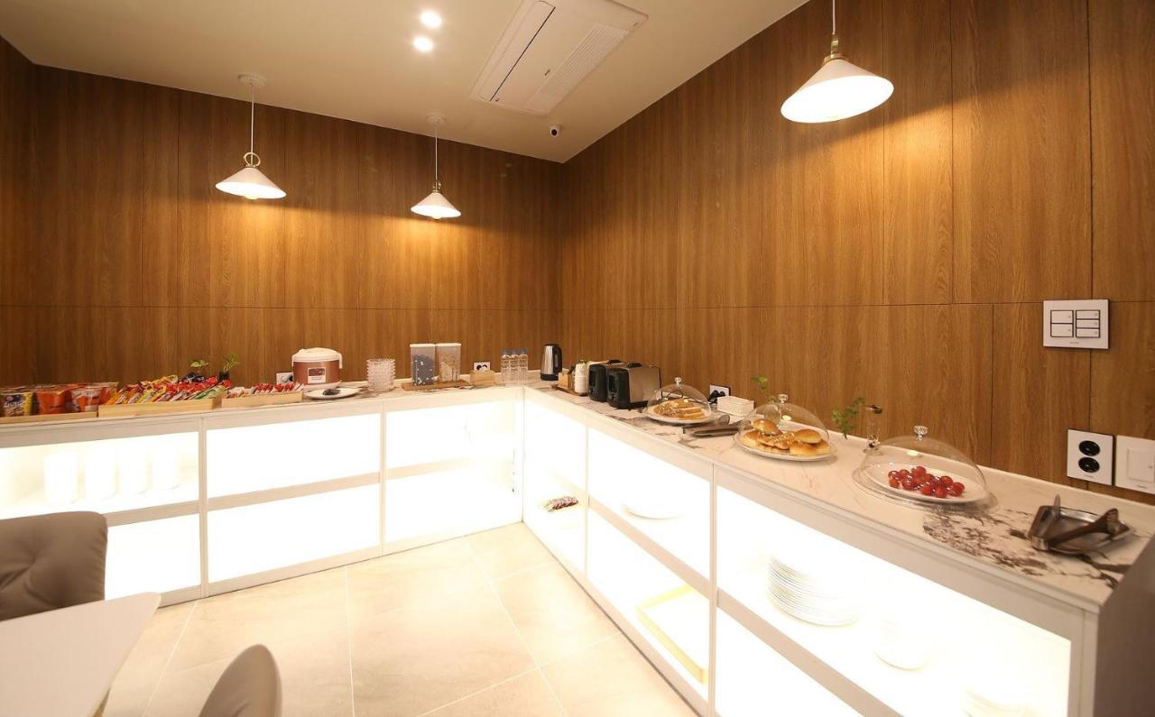 Brown Dot Hotel Sinan Gwangju Metropolitan City Exteriör bild