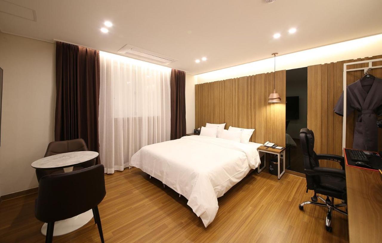 Brown Dot Hotel Sinan Gwangju Metropolitan City Exteriör bild