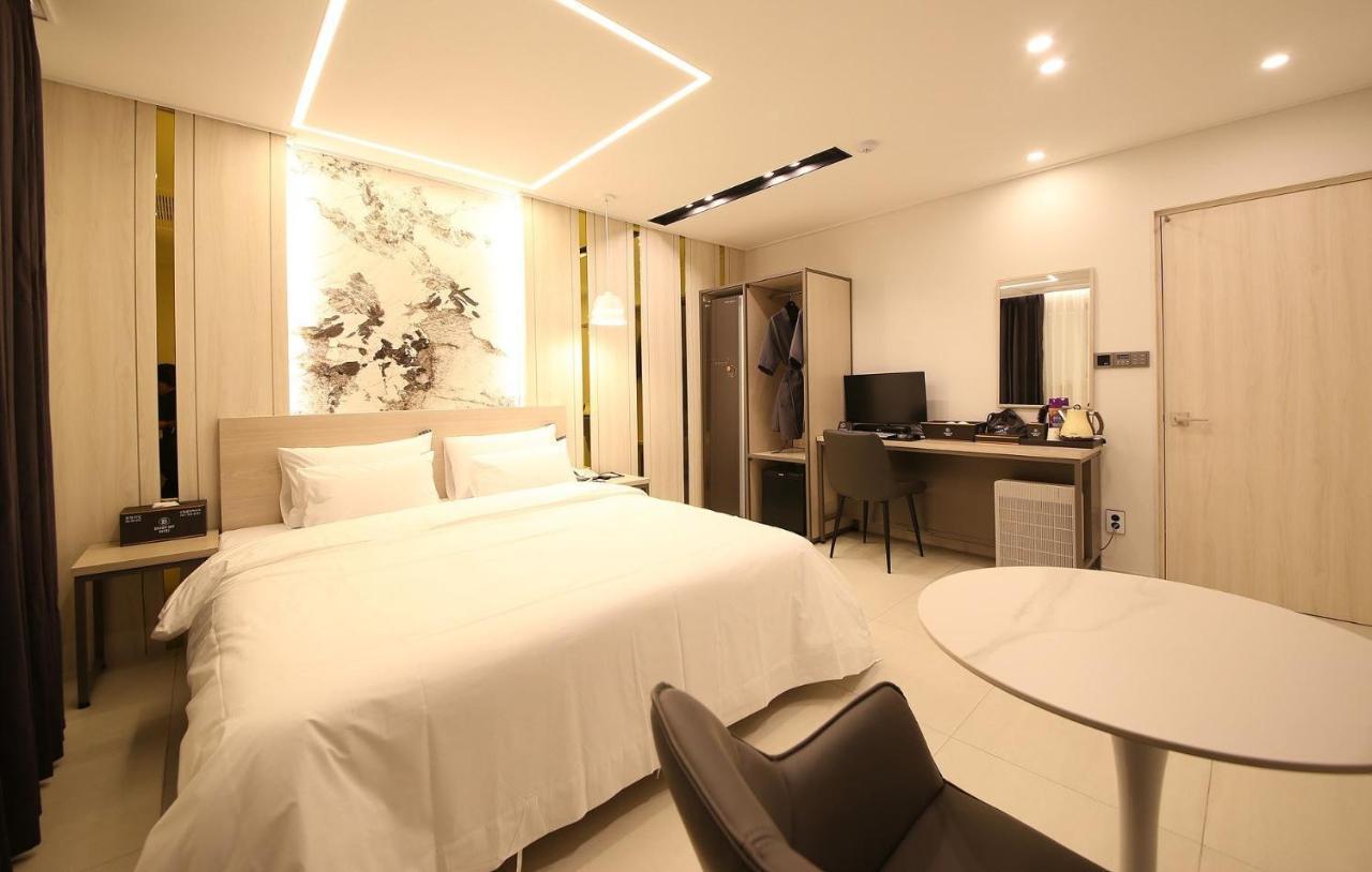 Brown Dot Hotel Sinan Gwangju Metropolitan City Exteriör bild
