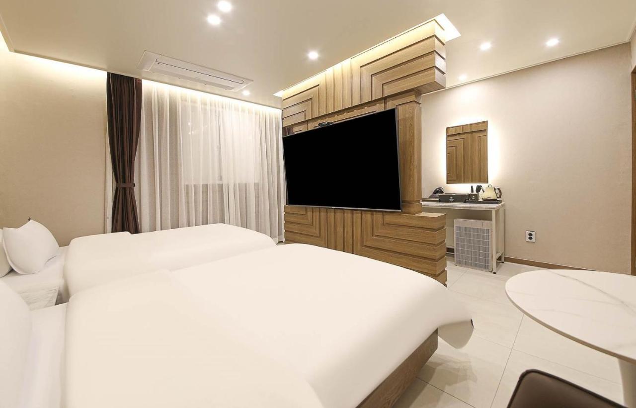 Brown Dot Hotel Sinan Gwangju Metropolitan City Exteriör bild