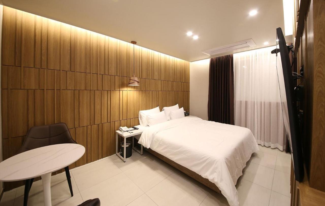 Brown Dot Hotel Sinan Gwangju Metropolitan City Exteriör bild