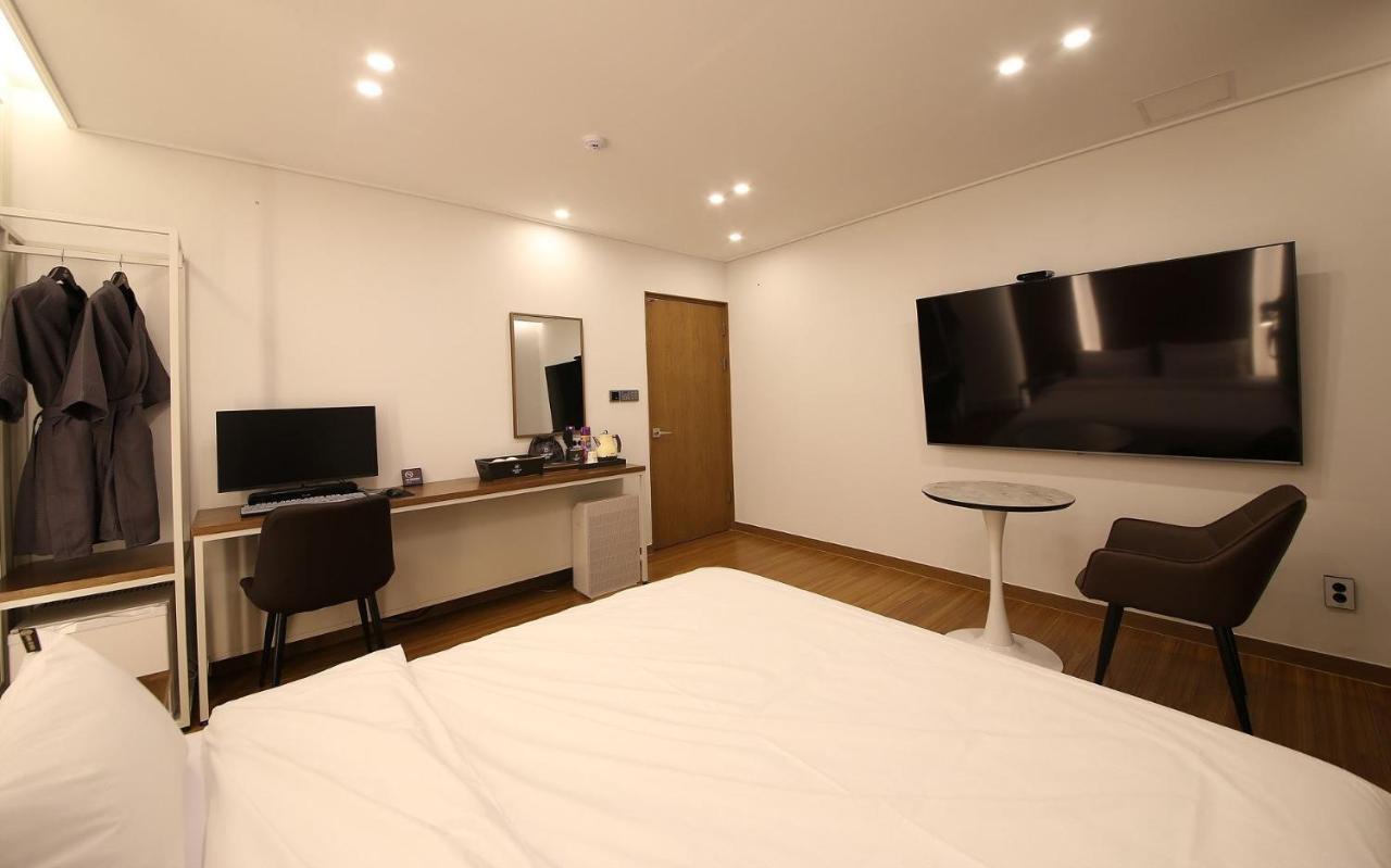 Brown Dot Hotel Sinan Gwangju Metropolitan City Exteriör bild