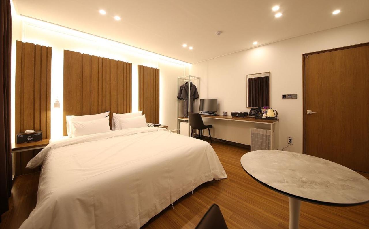 Brown Dot Hotel Sinan Gwangju Metropolitan City Exteriör bild