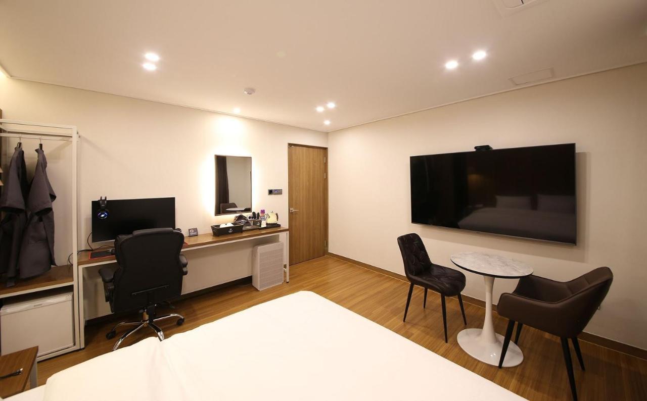 Brown Dot Hotel Sinan Gwangju Metropolitan City Exteriör bild