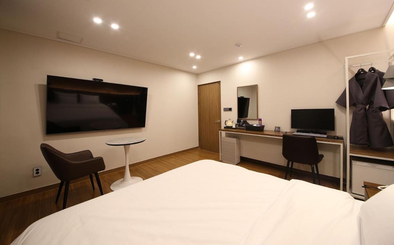 Brown Dot Hotel Sinan Gwangju Metropolitan City Exteriör bild