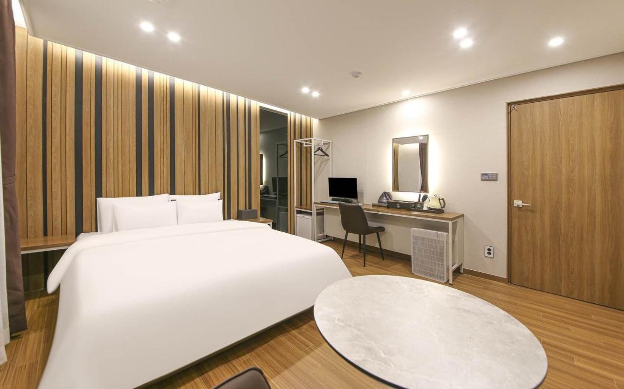 Brown Dot Hotel Sinan Gwangju Metropolitan City Exteriör bild