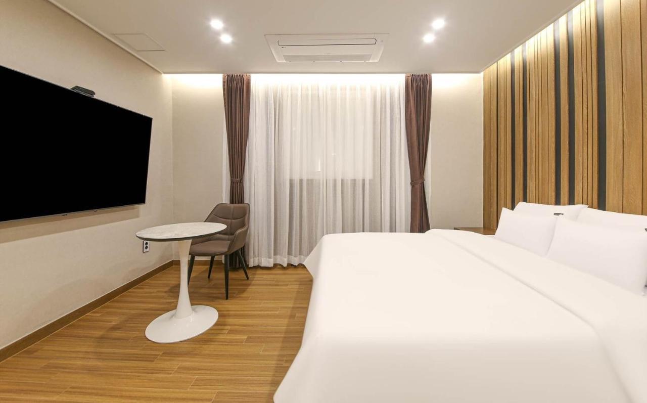 Brown Dot Hotel Sinan Gwangju Metropolitan City Exteriör bild