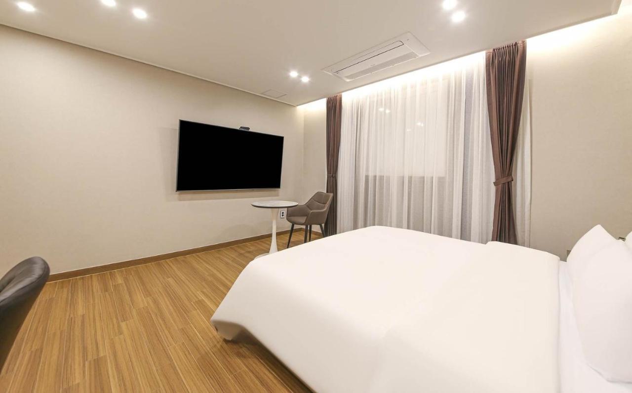 Brown Dot Hotel Sinan Gwangju Metropolitan City Exteriör bild