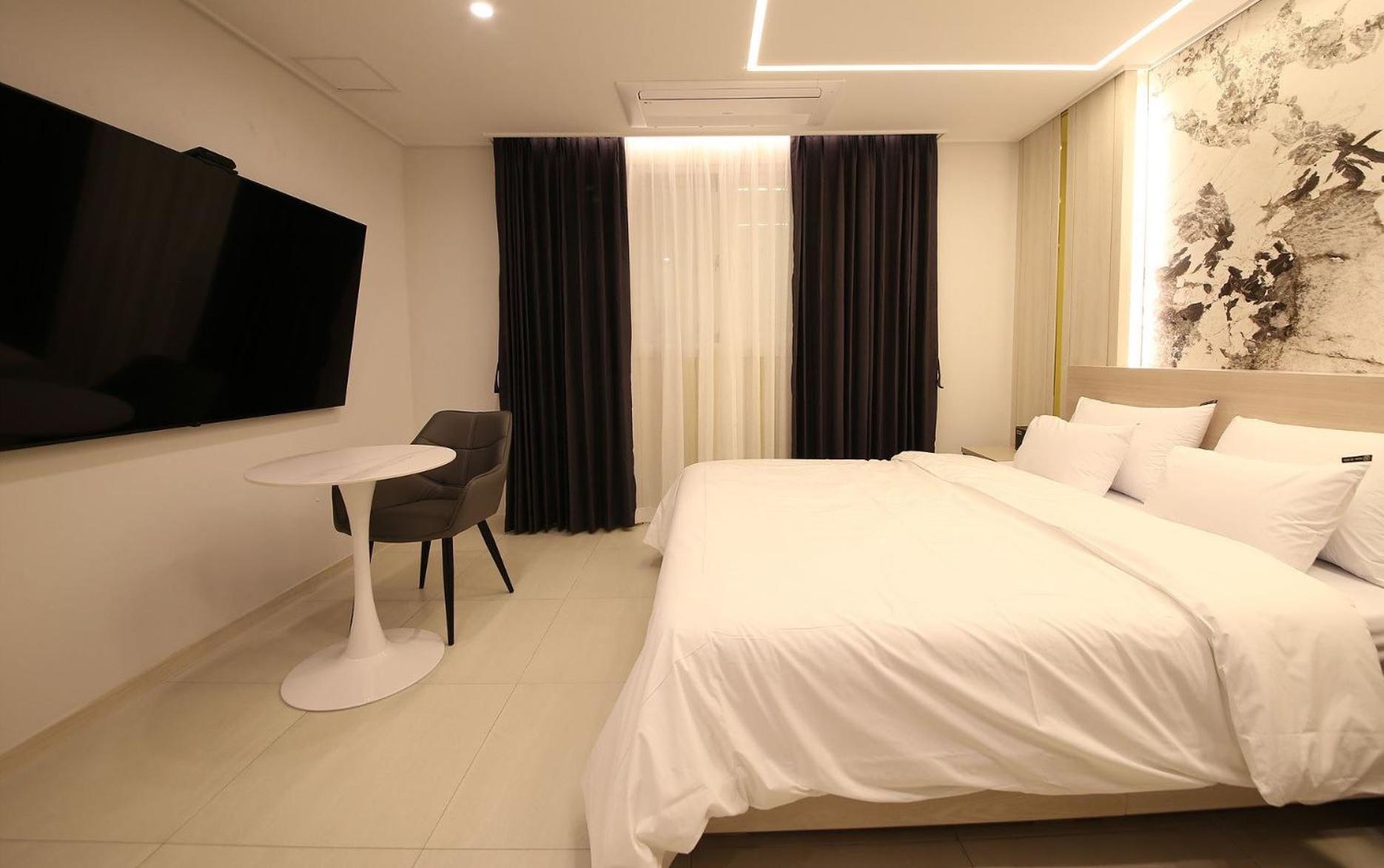 Brown Dot Hotel Sinan Gwangju Metropolitan City Exteriör bild