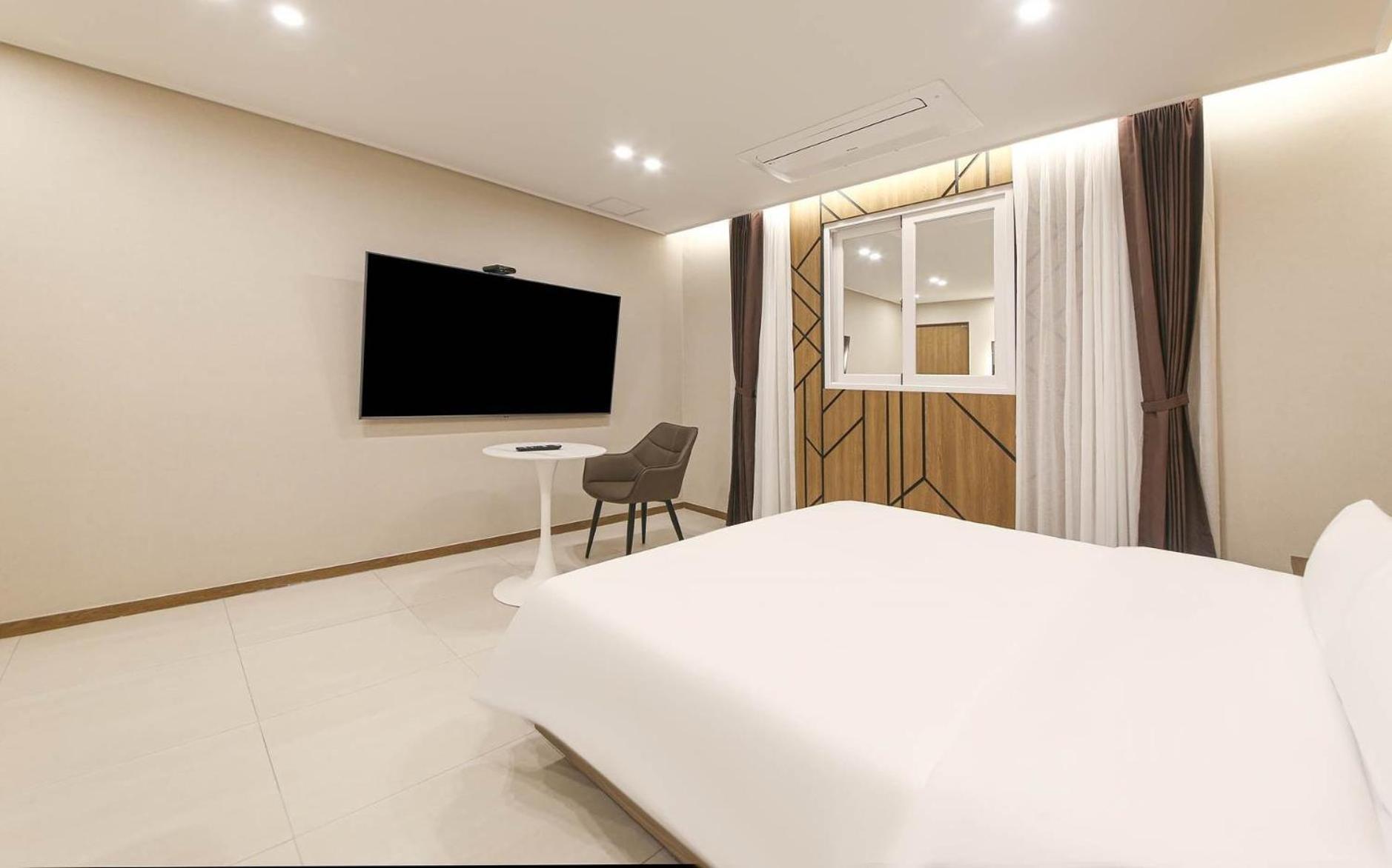 Brown Dot Hotel Sinan Gwangju Metropolitan City Exteriör bild