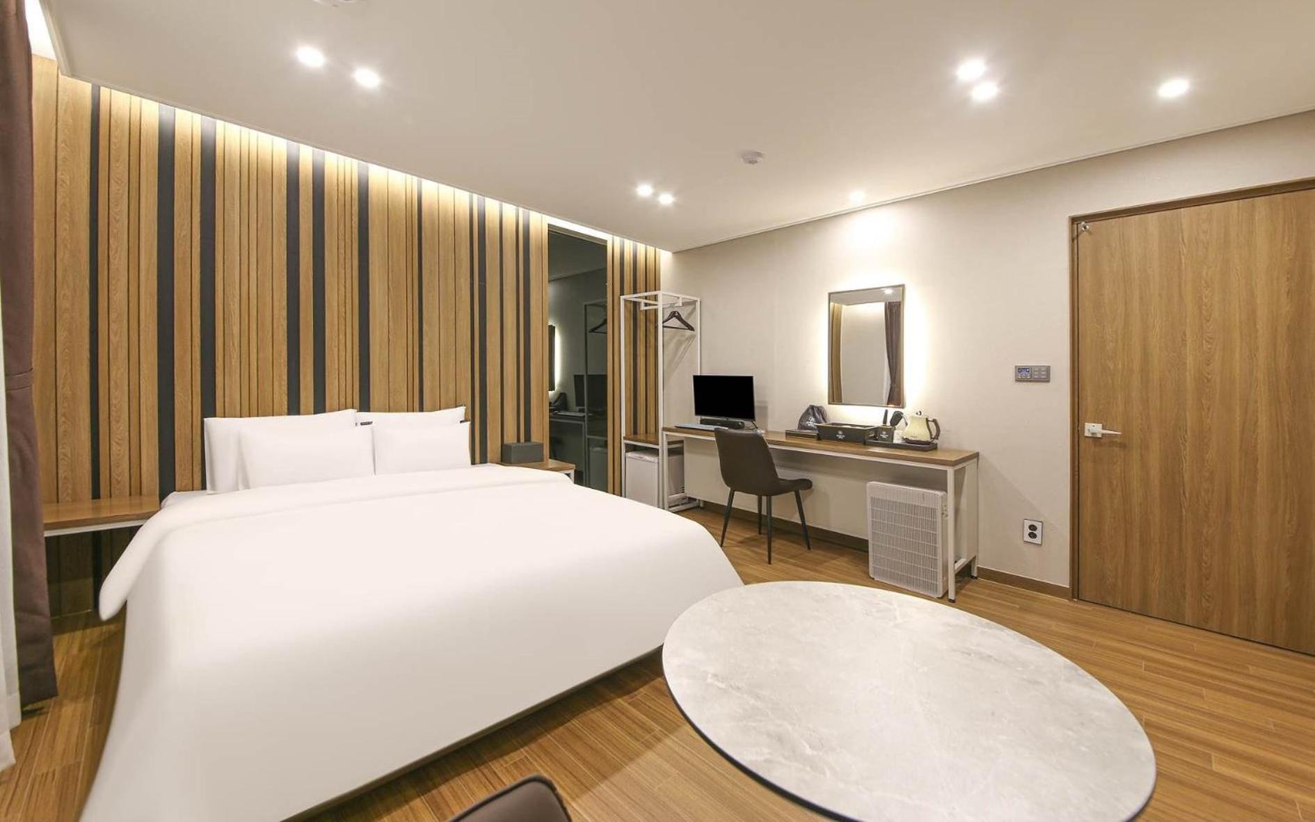 Brown Dot Hotel Sinan Gwangju Metropolitan City Exteriör bild